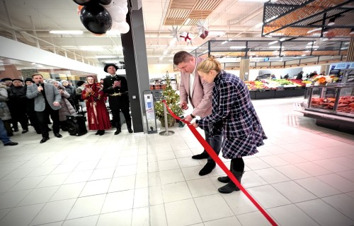 Pašā Pļavnieku sirdī svinīgi atklāts jaunais “Pļavnieku tirgus”