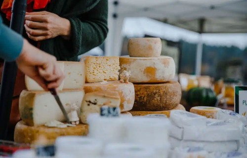 Pļavu īpašnieki aizināti pieteikties jaunam dabisko pļavu produktu zīmolam