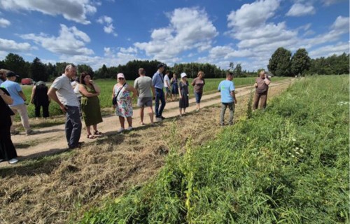 Latvijā sāk izvietot norādes «Šeit saimnieko bioloģiski» – pirmo uzstādīs saimniecībā «Kaņepītes»